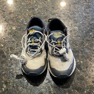 New Balance Kid's Fresh Foam Arishi V1 Lace-Up Trail Running Shoe size 10.5